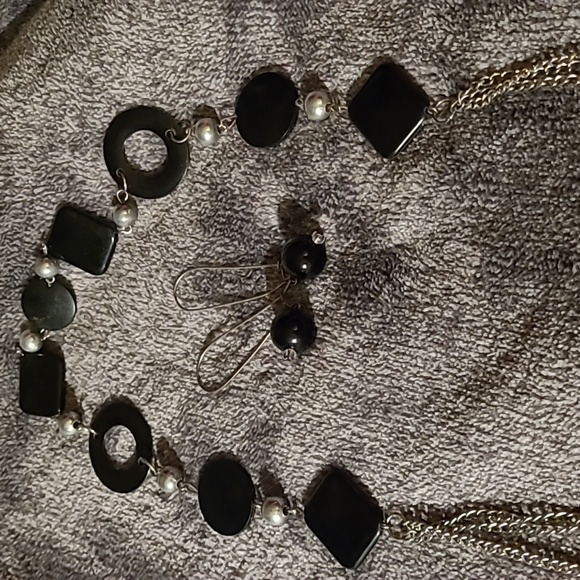 WAS $69. Reversible Silvertone chain necklace WITH hanging black bead earrings - Picture 2 of 10